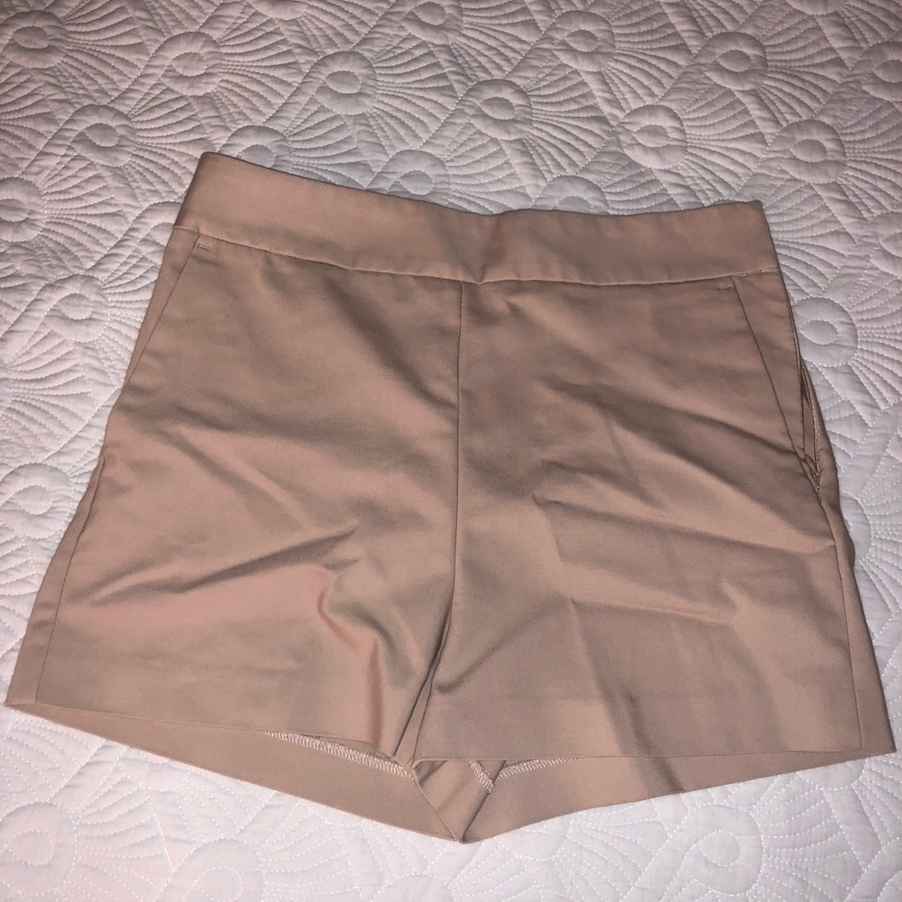 Express High Waisted NEVER WORN shorts (size 6)